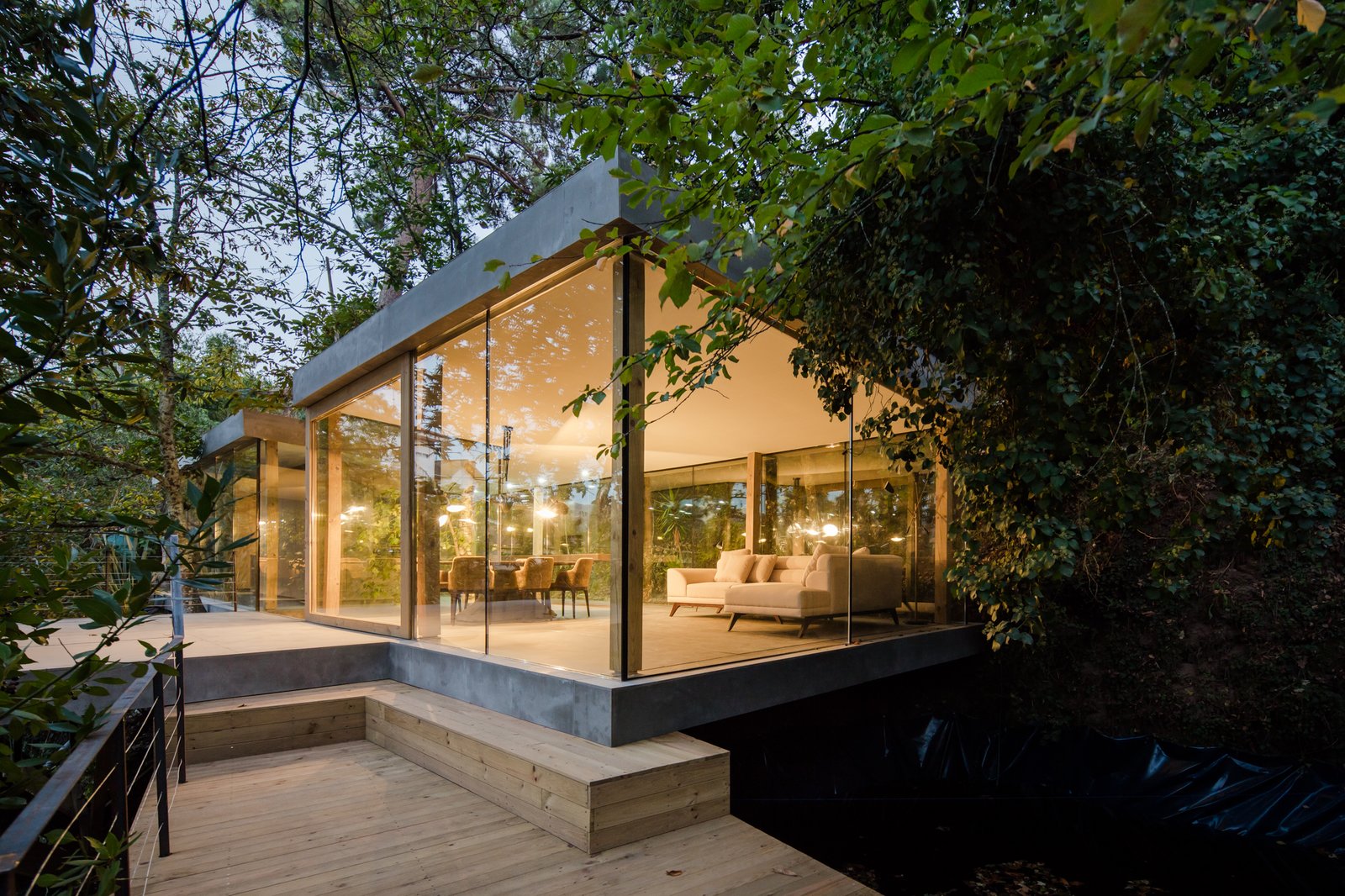 Yesil_odak_cam_ev_minimalist_haftasonu_evi_2